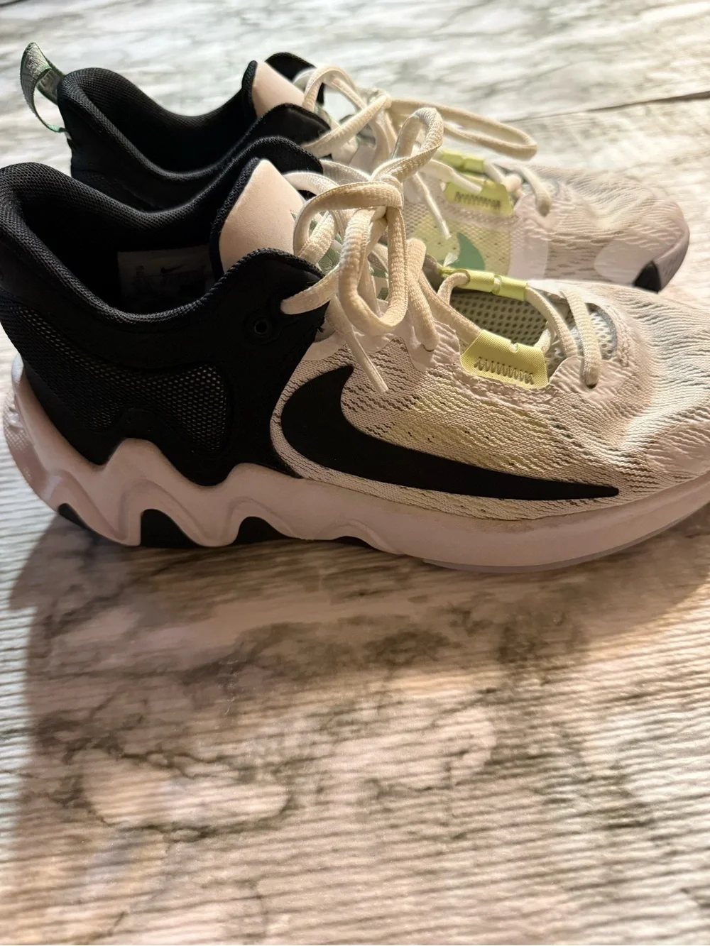 Nike Giannis Immortality 2 Youth Size 6Y Athletic Shoes Sneakers  DQ1943-101